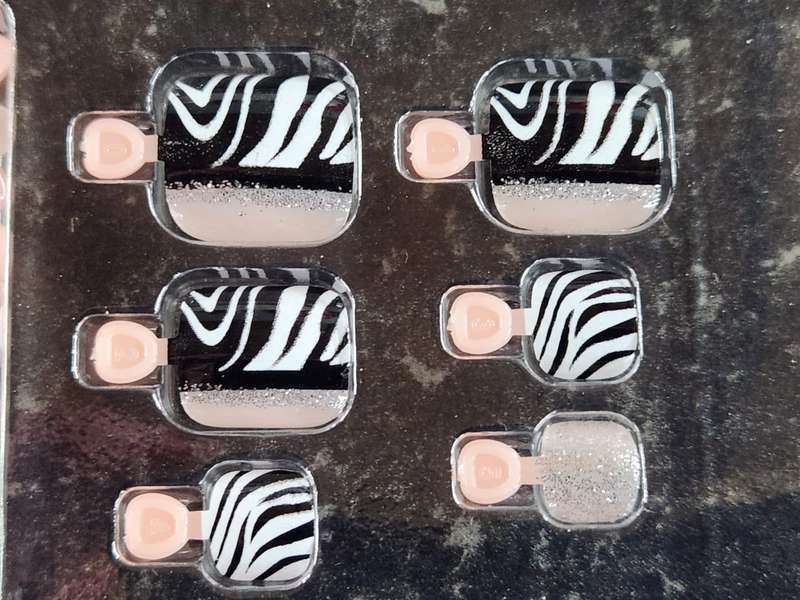 Press On TOE Nails from Miss Smoo - Zebra