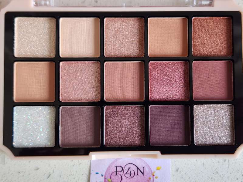 ANYLADY EYESHADOW PALETTE - 15 COLOURS (Item Code 8388)