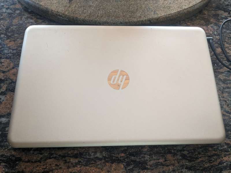 HP Pavilion 15 15-cc504ni i7-7200U 8GB 1TB 15.6` Notebook PC - Silk Gold (2FP92EA)