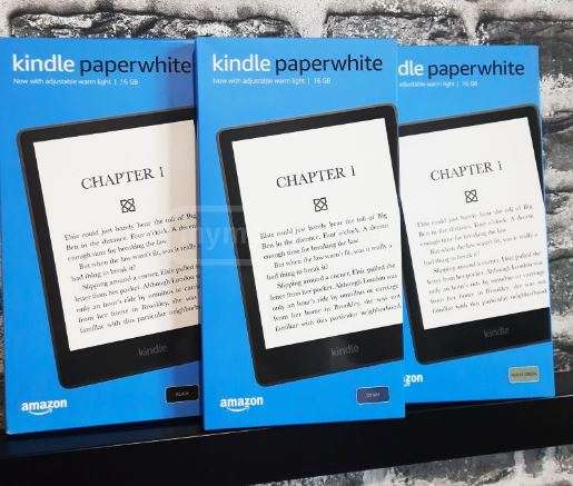 Kindle Paperwhite 10th gen (With Box)