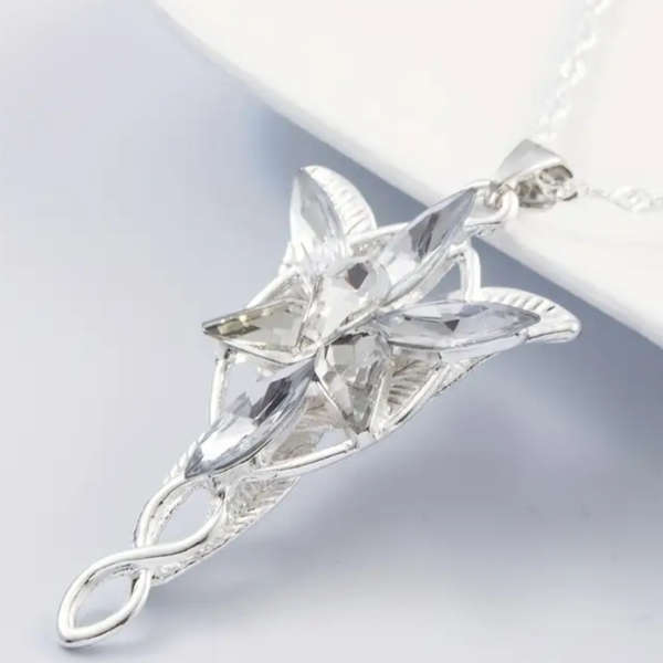 Arwens Evenstar: The Elven Light Necklace