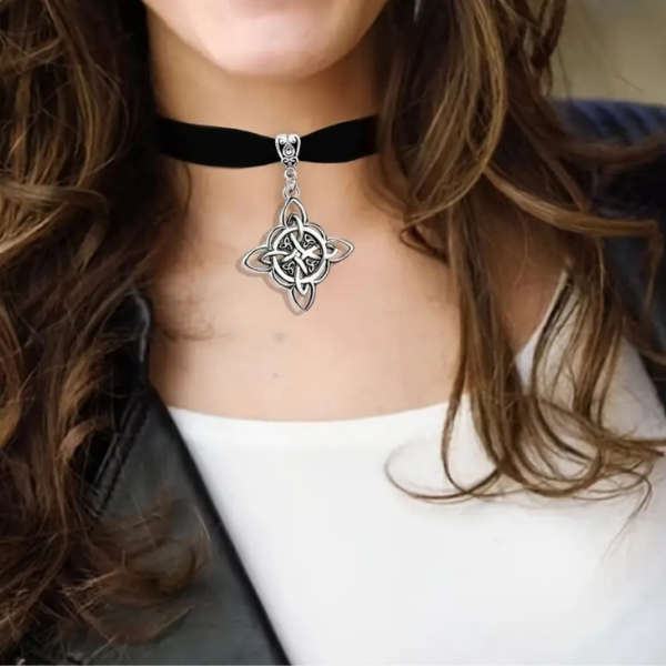 Gothic Velvet Witchs Knot Choker