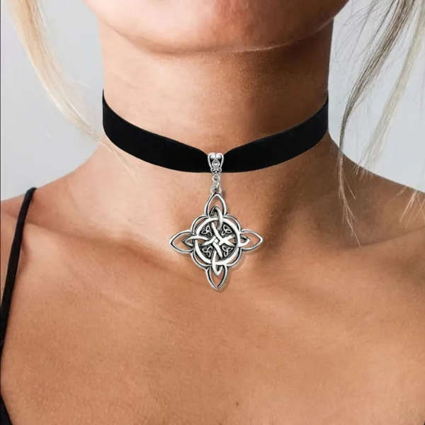 Gothic Velvet Witchs Knot Choker