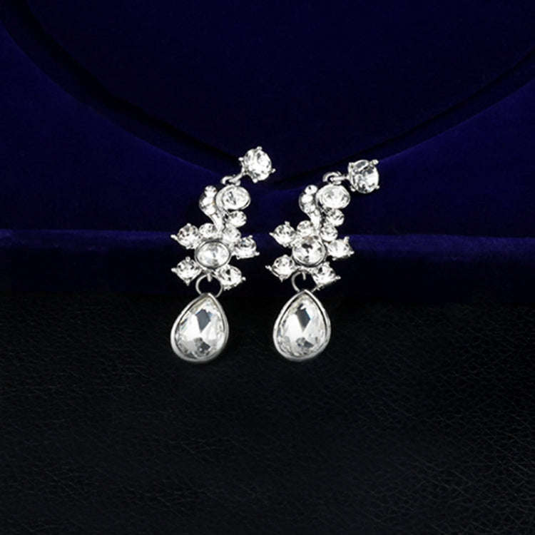 3 in 1 Set Ladies Fashion Prestige Temperament Rhinestone Wreath Necklace Long Earrings Jewelry