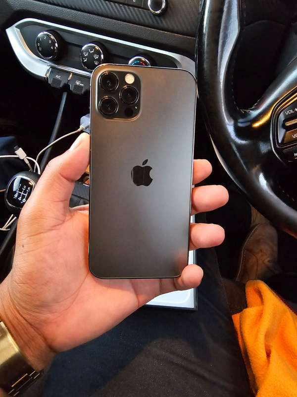 iPhone 15 Pro Max 256GB (Pre-owned)