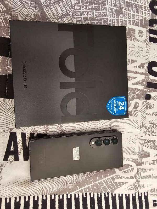 Samsung Galaxy Z Fold 4 256GB (Pre-owned)