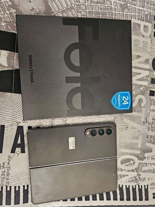 Samsung Galaxy Z Fold 4 256GB (Pre-owned)