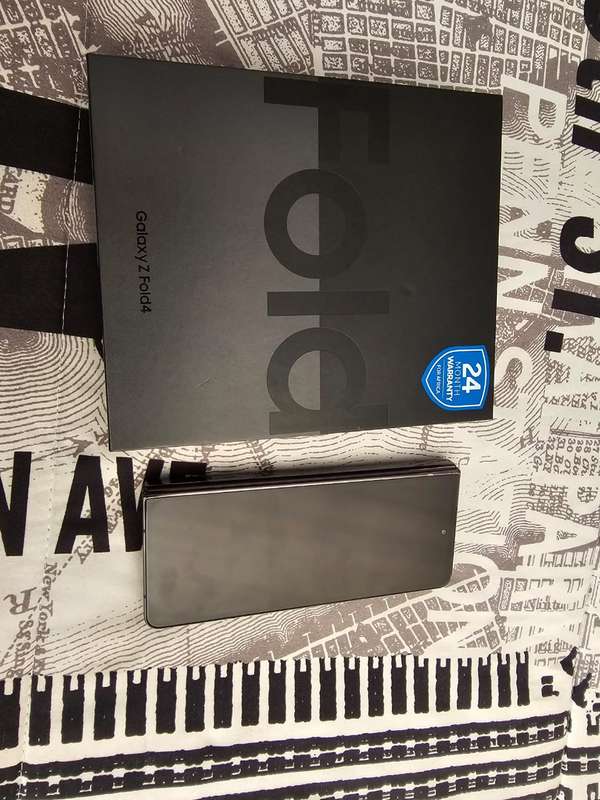 Samsung Galaxy Z Fold 4 256GB (Pre-owned)