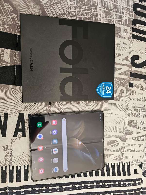 Samsung Galaxy Z Fold 4 256GB (Pre-owned)