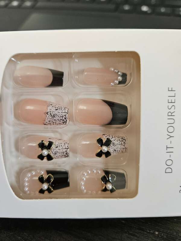 3D Hyper-realistic Glimmerline Press On Nails