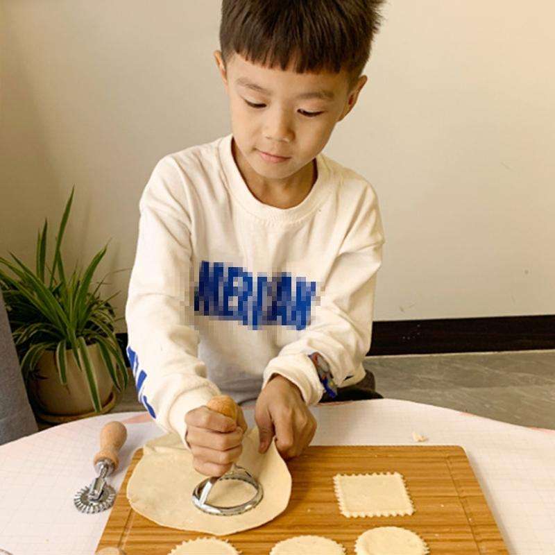 Zinc Alloy Biscuit Mold Cake Mould Baking Kitchen Tools, Style:Short Handle Wheel
