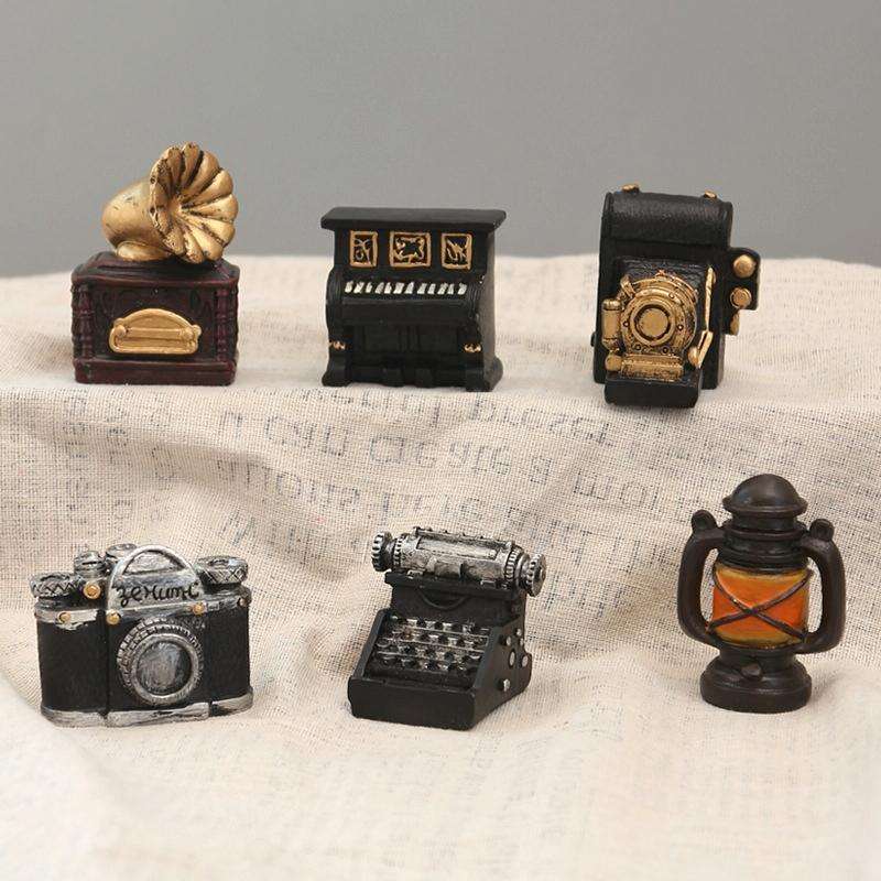 Retro Old Creative Resin Mini Ornaments Home Decorations Shop Shooting Props( Typewriter)