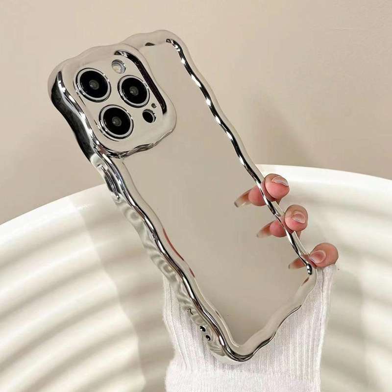For iPhone 13 Electroplated Mirror Waves Silicone Phone Case(Silver)