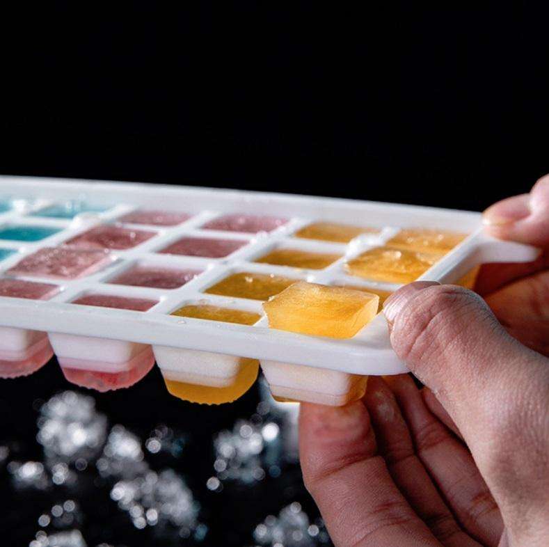 Household Silicone Ice Box With Lid Ice Cube Mold Refrigerator Ice Lattice Quick Freezer Random C...