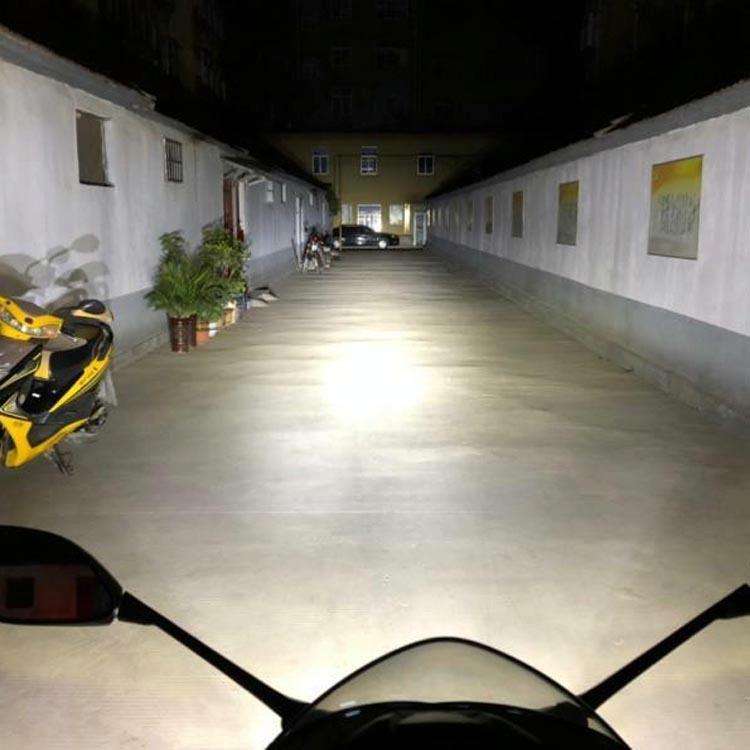 40W White Light Motorcycle LED Spotlight Headlight Car Front Bumper Light Off-Road Vehicle Modifi...