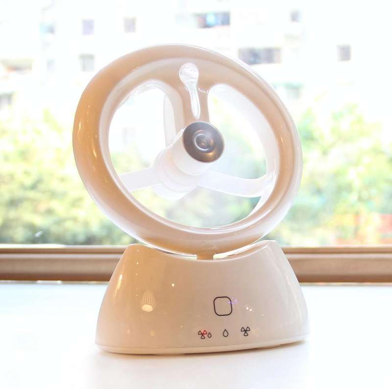 Mini USB Rechargeable Spray Fan Student Dormitory Office Desktop Mute Fan(Glossy White)