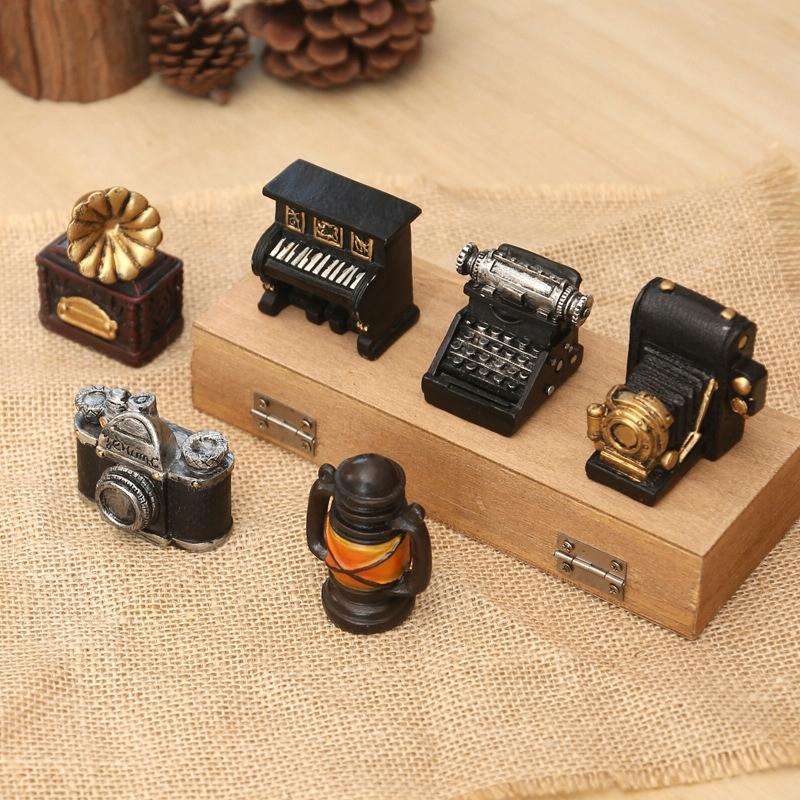 Retro Old Creative Resin Mini Ornaments Home Decorations Shop Shooting Props( Typewriter)