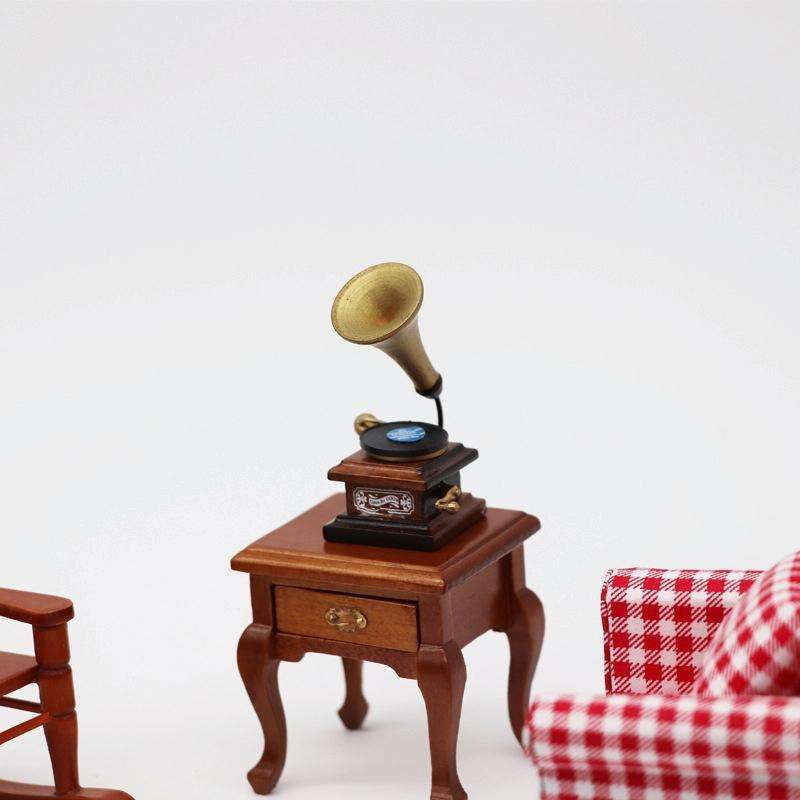 1:12 Mini House Toy Simulation Retro Gramophone with Record(Brown)