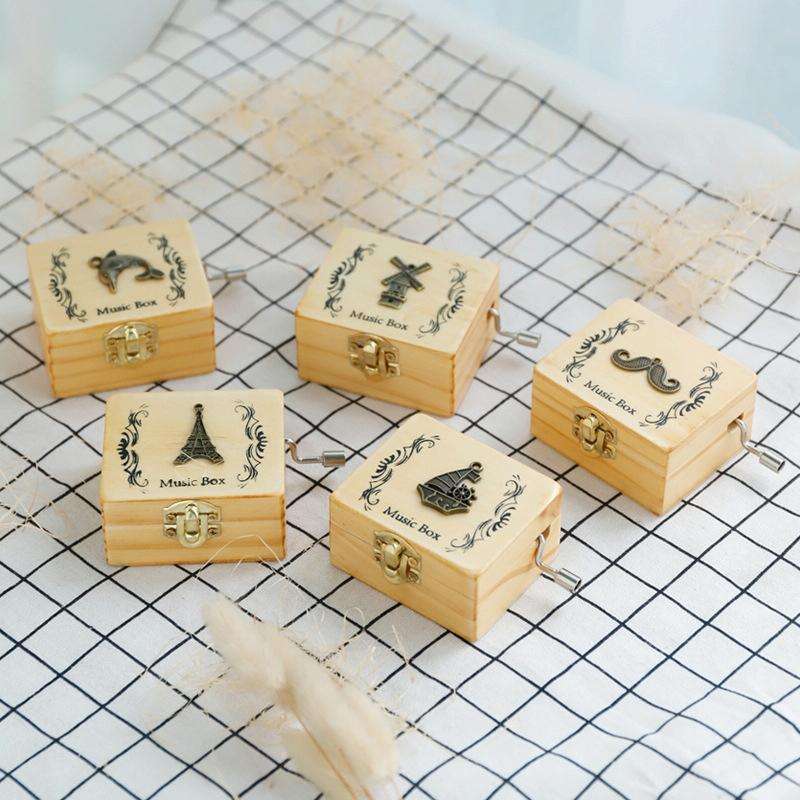 Creative Hand-cranked Wooden Music Box Valentine Day Gift(Heart)
