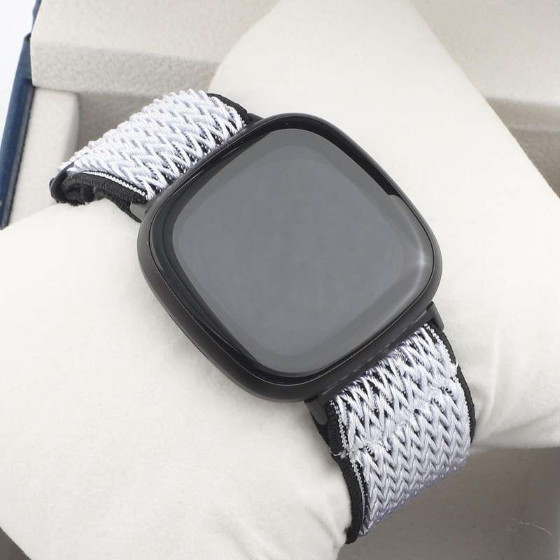 For Fitbit Versa 4 / Sense 2 Universal Wave Nylon Watch Band(White Black)