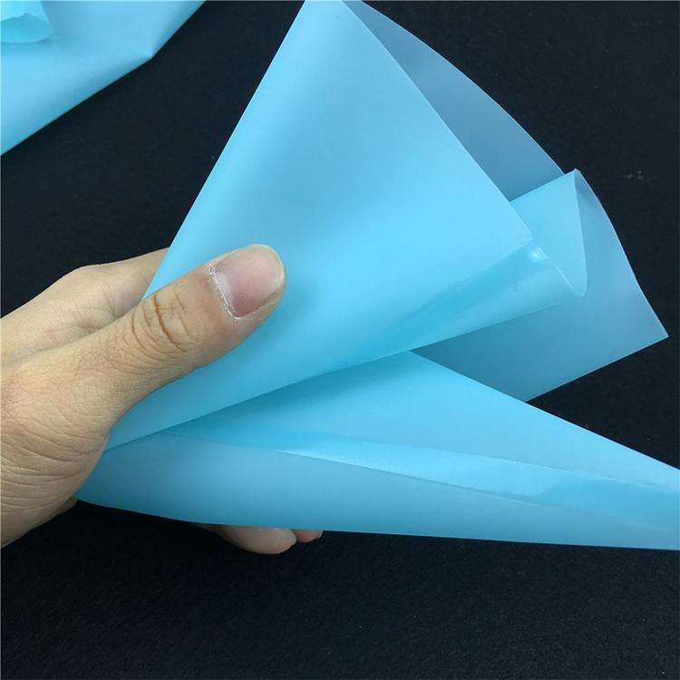 4 in 1 Silicone Icing Piping Cream Pastry Bag Nozzle DIY Cake Decorating Tools Set(EVA Bag Blue 4...