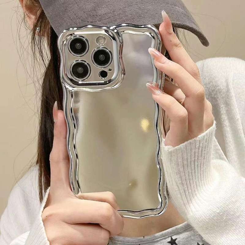 For iPhone 13 Electroplated Mirror Waves Silicone Phone Case(Silver)