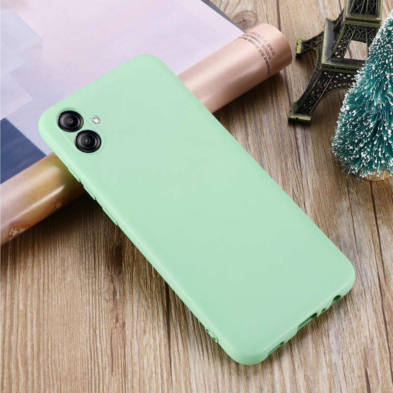 For Samsung Galaxy A04e / M04 / F04 Pure Color Liquid Silicone Shockproof Full Coverage Case(Green)