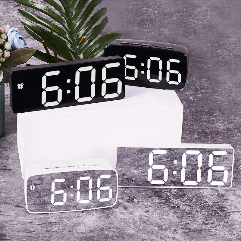 Mirror Bedside Alarm Clock Battery Plug-In Dual-Purpose LED Clock, Colour: Arc-shaped Black Shell...