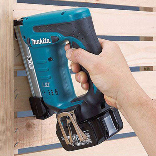 Makita Cordless Stapler DST221Z 18V