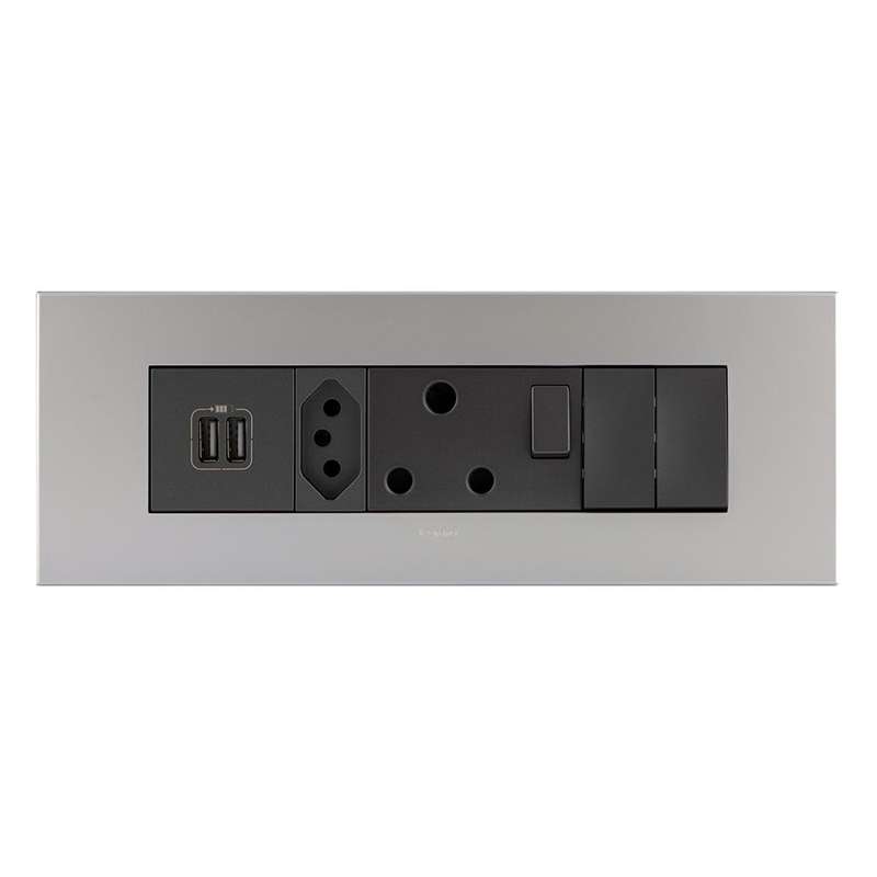 Legrand Arteor 8 Module with USB Power Cluster