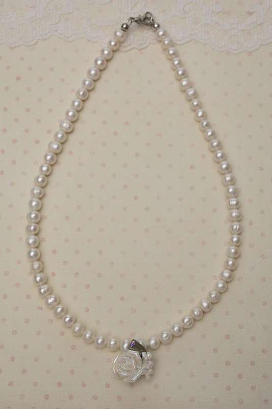 Fresh Water Pearl Necklace with Cream Floral Pendant
