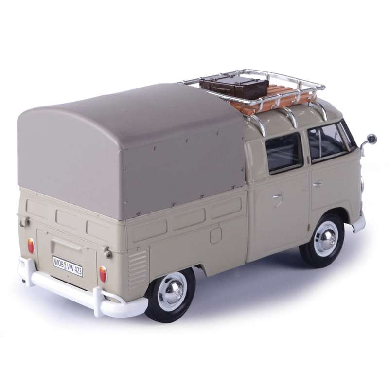 Motormax Volkswagen Type 2 (T1) Scale 1:24 Pickup with Roof Rack + Suit Case + Tarpaulin Cover