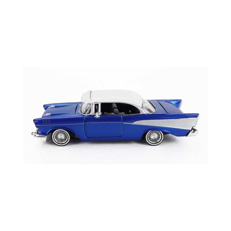 Motormax Get Low Series Diecast Scale Model  1957 Chevy Bel Air - Candy Blue / White Scale 1:24