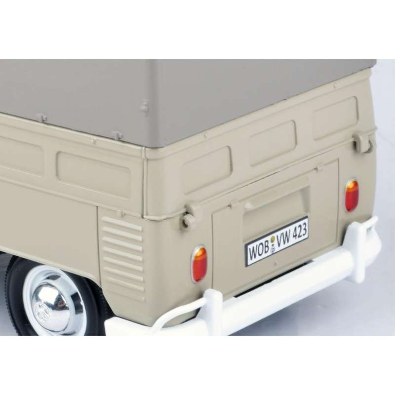 Motormax Volkswagen Type 2 (T1) Scale 1:24 Pickup with Roof Rack + Suit Case + Tarpaulin Cover