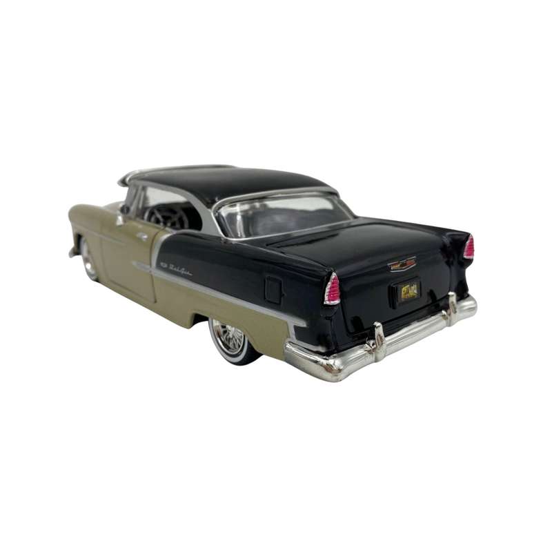 Motormax  1:24 1955 Chevy Bel Air Beige Metallic / Black