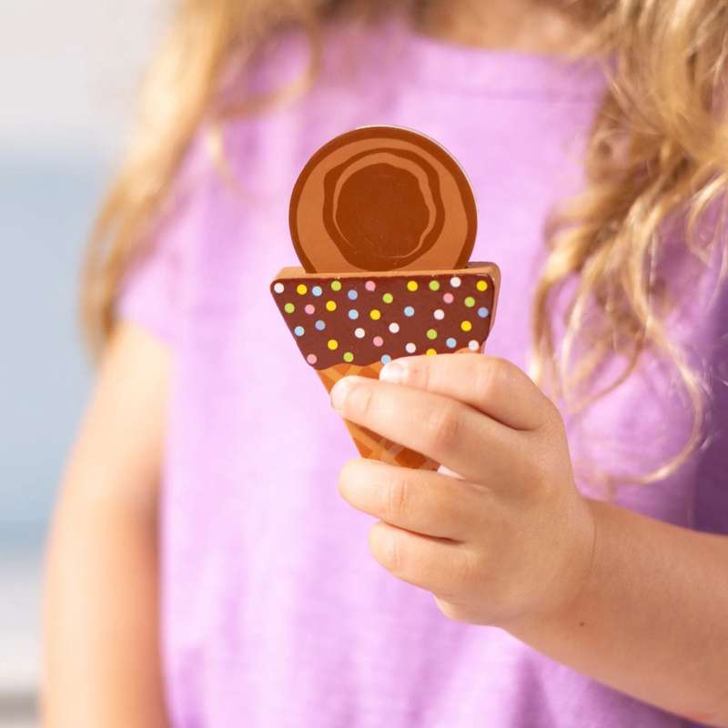 Melissa & Doug Wooden Magnetic Ice Cream Puzzle & Play Set