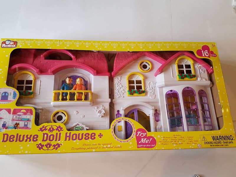 Redbox Deluxe Easy To Fold & Store Doll House (16pc)