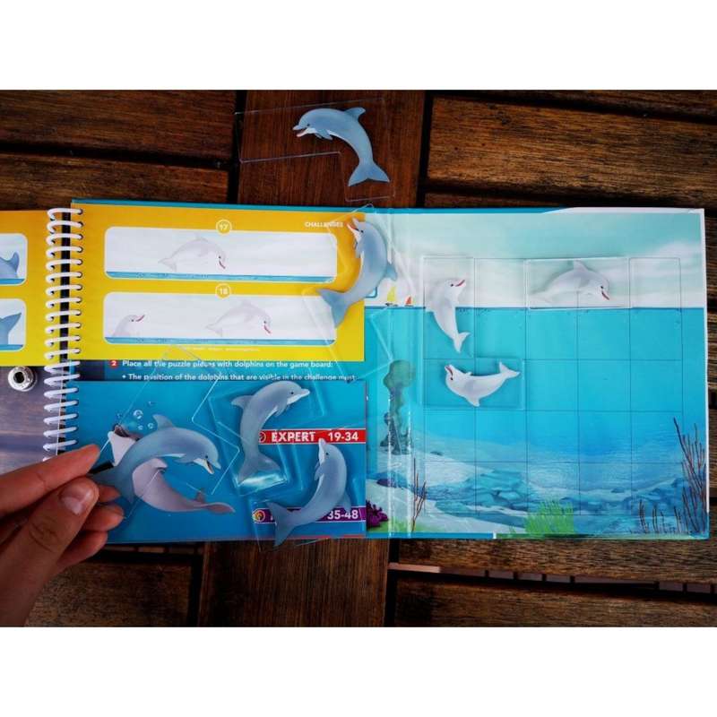 SmartGames Flippin Dolphins Magnetic Travel Game