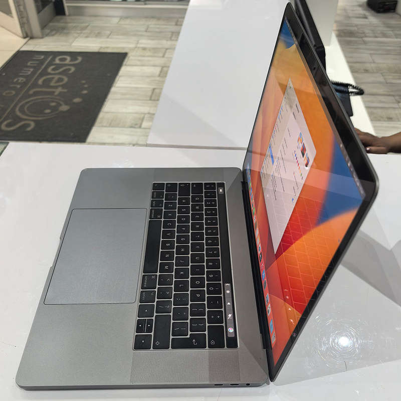 2017 Apple MacBook Pro 15.4-inch 2.9GHz Core i7 (Touch Bar, 16GB RAM, 512GB, Space Gray)  | model...