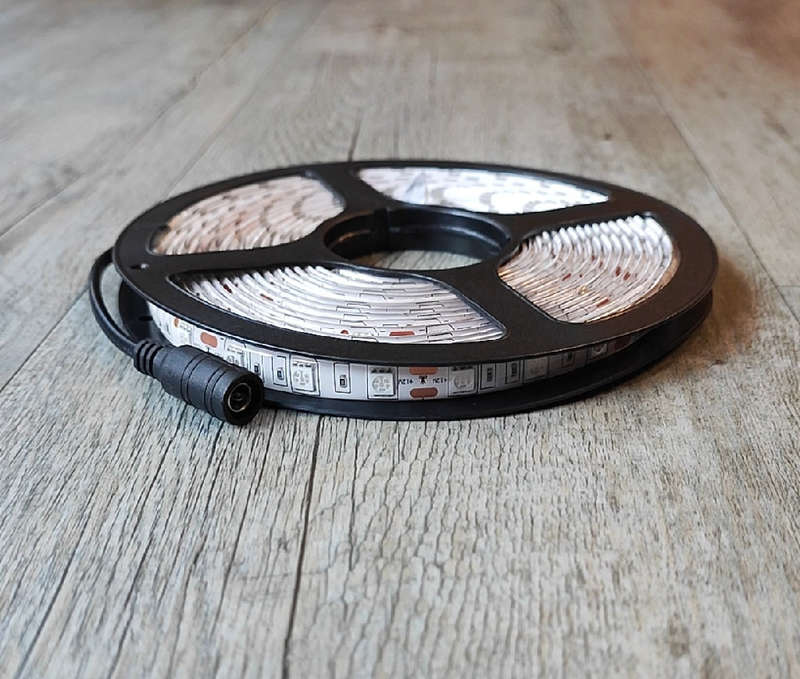 12v DC 5m 300 x 5050Led Chip Soft Red Weatherproof LED Light Strip Roll