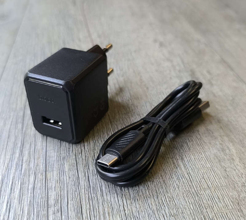 HOCO CS11A Premium 2.1Amp Mobile Phone Wall Charger + USB-C Cable  Black
