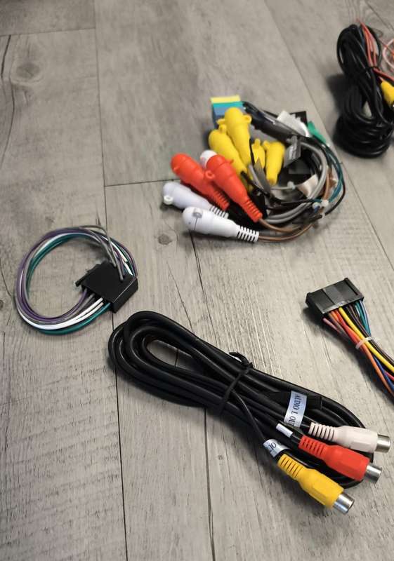 Random Bunch of Universal Double-Din Android Car Head unit Entertainment System Wires  (10007668)