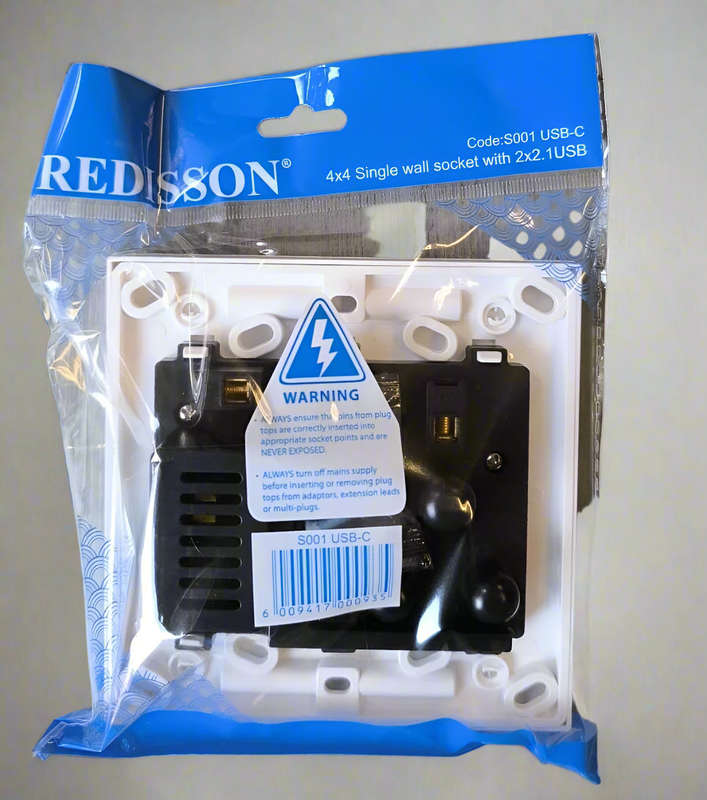 Redisson 4x4 Switched Single 3Pin Plug with 2x 5v USB Wall Socket