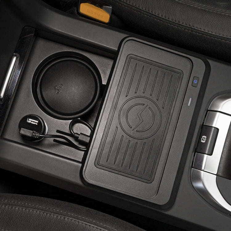Car Qi Standard Wireless Charger 10W Quick Charging for 2015-2019 Land Rover Discovery Sport, Lef...