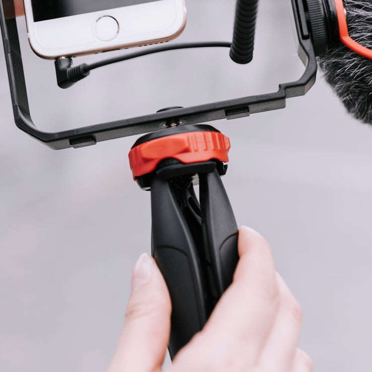 YELANGU PC203 YLG1801C Vlogging Live Broadcast LED Selfie Light Smartphone Video Rig Handle Stabi...