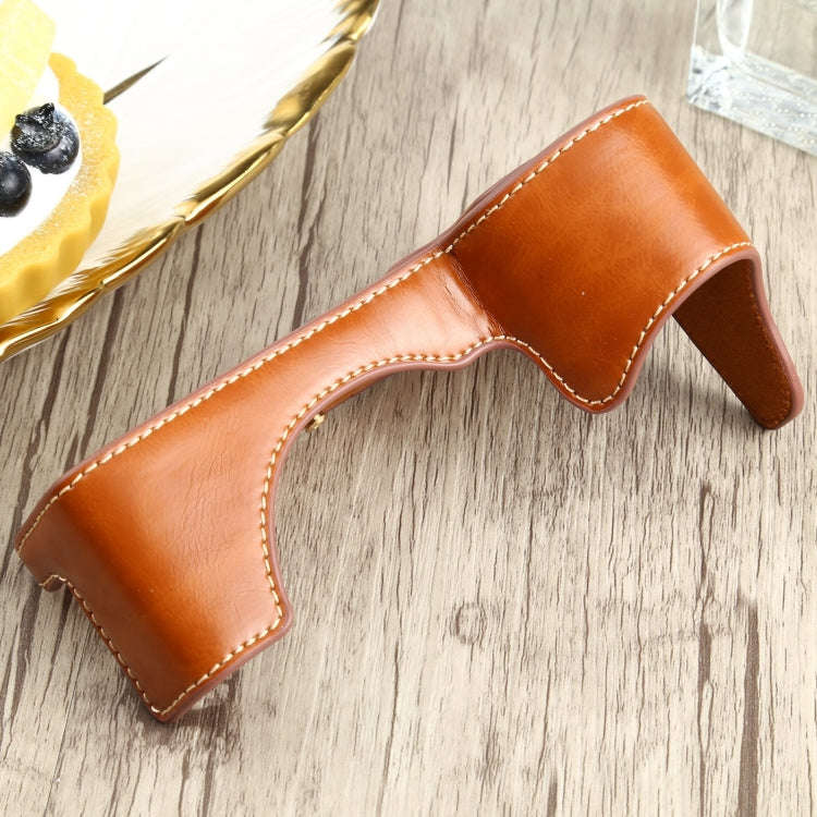 1/4 inch Thread PU Leather Camera Half Case Base for Sony ILCE-7RM4 / A7RM4 / A7R IV (Brown)