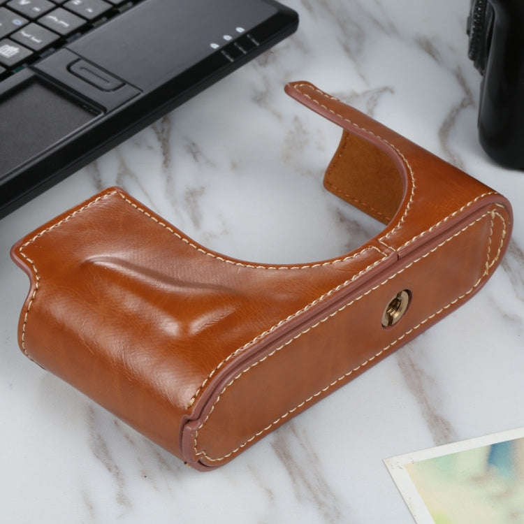 1/4 inch Thread PU Leather Camera Half Case Base for Leica Q2(Brown)