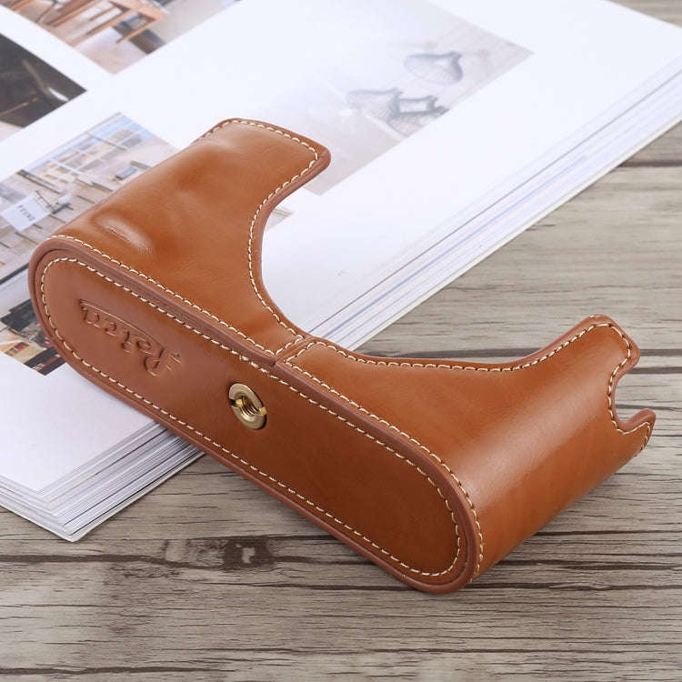 1/4 inch Thread PU Leather Camera Half Case Base for Leica M9 (Brown)