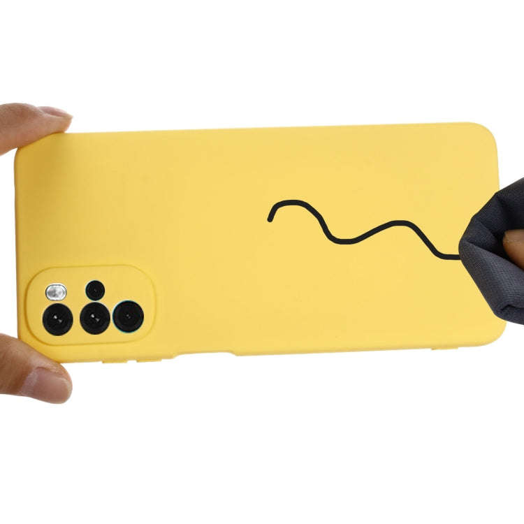 For Motorola Moto G22/E32s 4G Pure Color Liquid Silicone Shockproof Full Coverage Phone Case(Yellow)