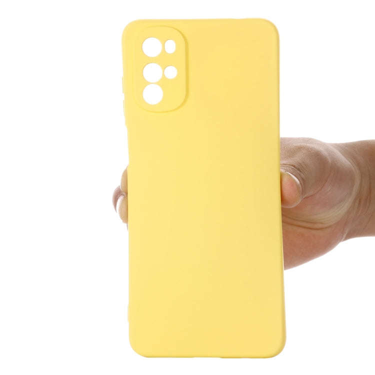 For Motorola Moto G22/E32s 4G Pure Color Liquid Silicone Shockproof Full Coverage Phone Case(Yellow)